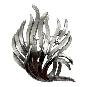 Vintage Abstract Flame Design Silver-Tone Brooch - Unique‎ Statement Pin